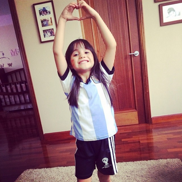 Mi hija se volvió hincha de Argentina porque su jugador favorito es Messi.