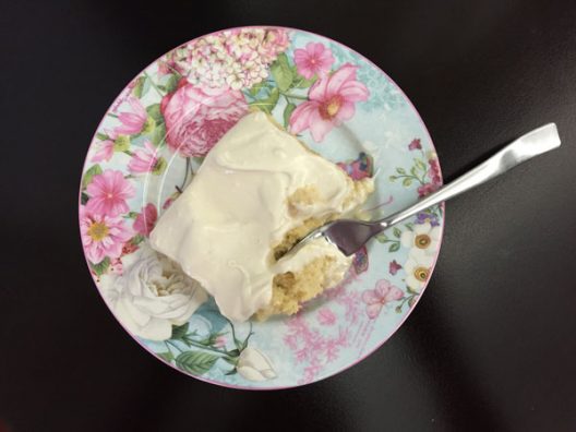 Les puedo asegurar que este pastel de Tres Leches sí sale mojadito y suave, además que es pura leche de verdad. Instagram @mundo_de_mama