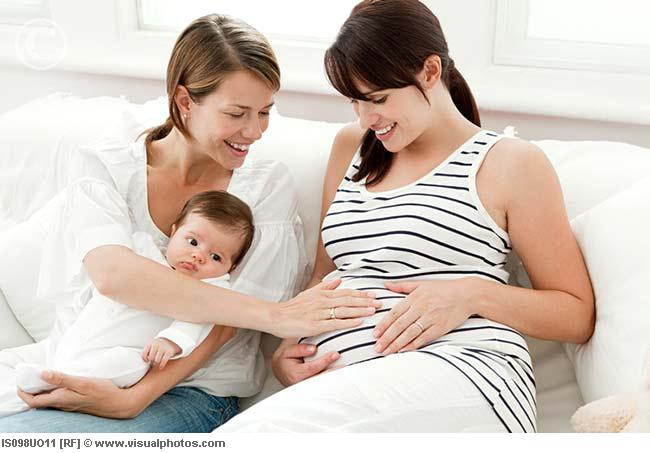 10 cosas que no debes decirle a tu amiga embarazada