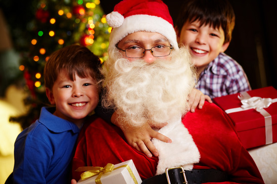 ¿Cómo explicarle a mis hijos quién trae los regalos?