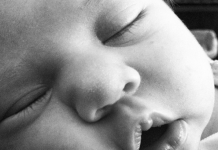 ¿Es bueno poner al bebé boca abajo?