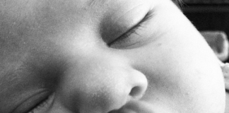 ¿Es bueno poner al bebé boca abajo?