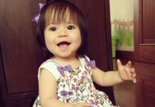 ¿Cuándo debe sentarse solo un bebé?