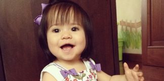 ¿Cuándo debe sentarse solo un bebé?